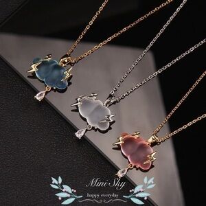 - Stainless steel   Blue / white clouds necklace